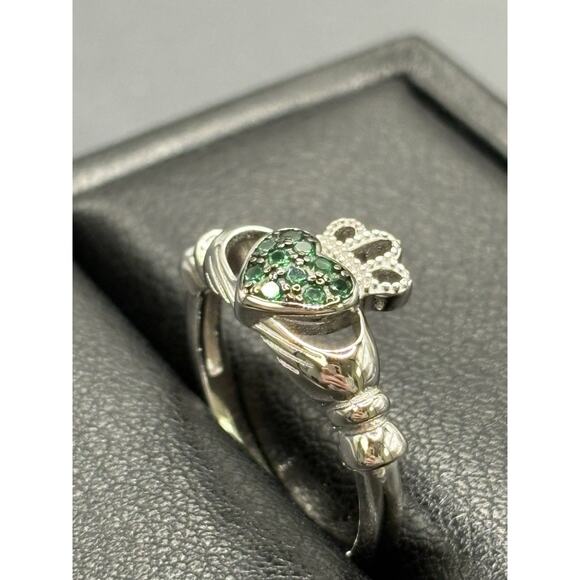 New Condition Sterling Silver Green Cubic Zirconia Ring Claddagh Size 7 - Picture 4 of 11